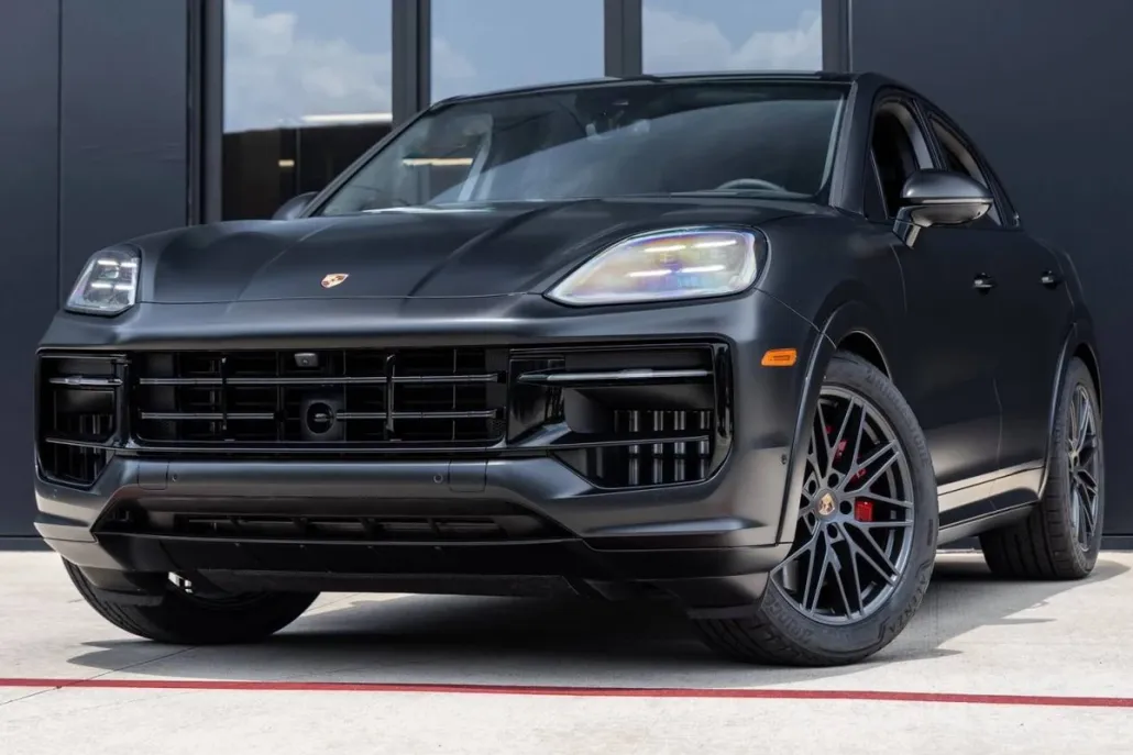 2026 Porsche Cayenne GTS Coupe photo 1