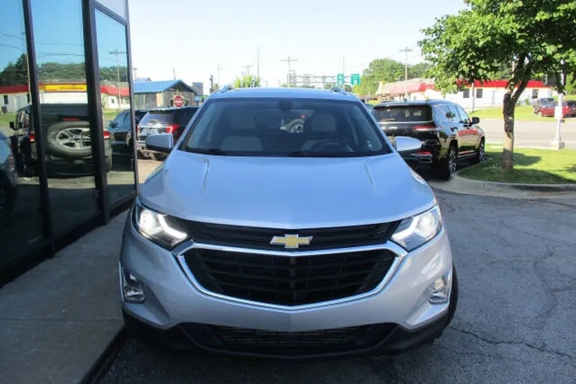2018 Chevrolet Equinox LT photo 1