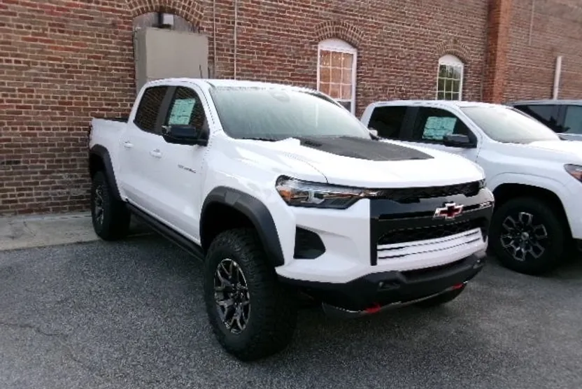 2025 Chevrolet Colorado ZR2 photo 1