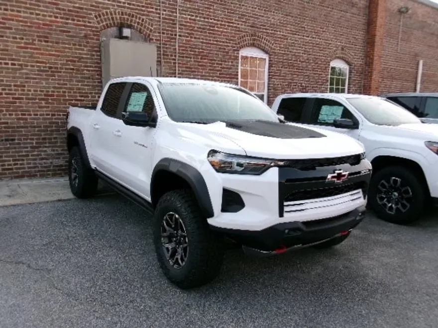 2025 Chevrolet Colorado ZR2 photo 1