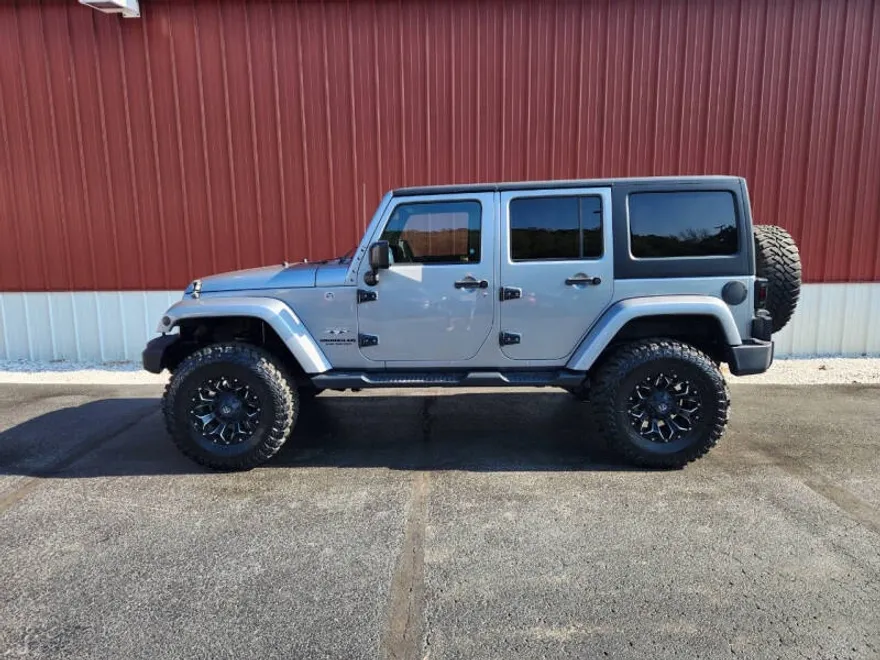2017 Jeep Wrangler Unlimited Sahara photo 1