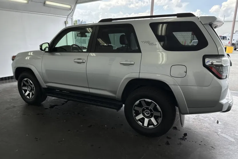 2022 Toyota 4Runner TRD Off-Road Premium photo 1