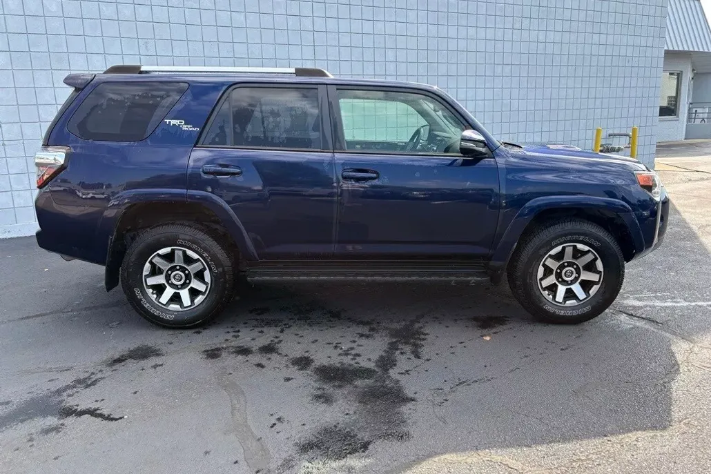 2018 Toyota 4Runner SR5 Premium photo 1