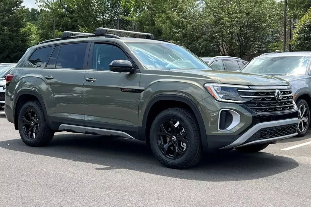 2025 Volkswagen Atlas Peak Edition SE photo 1