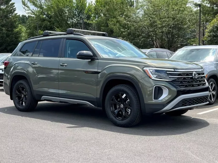 2025 Volkswagen Atlas Peak Edition SE photo 1