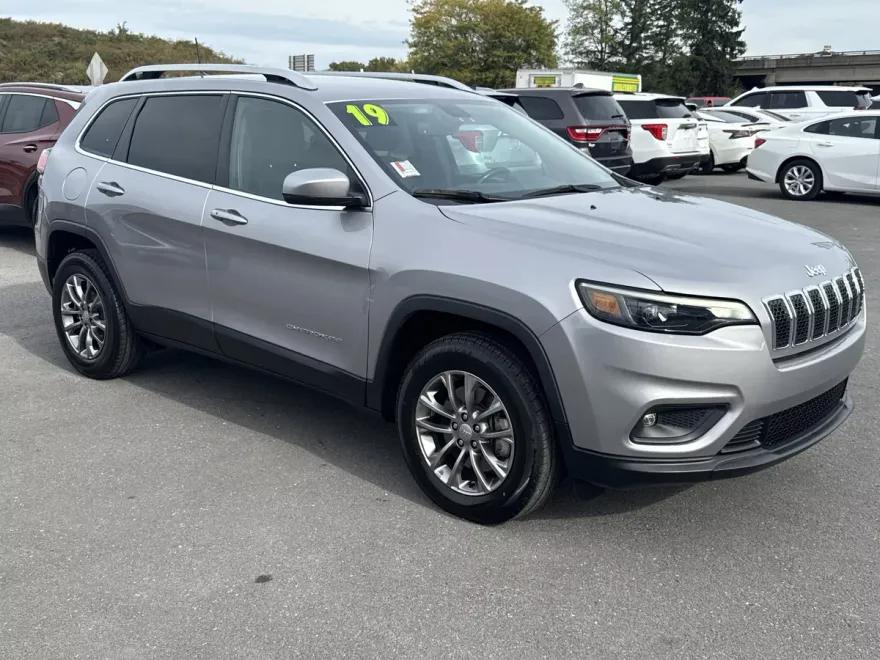 2019 Jeep Cherokee Latitude photo 1