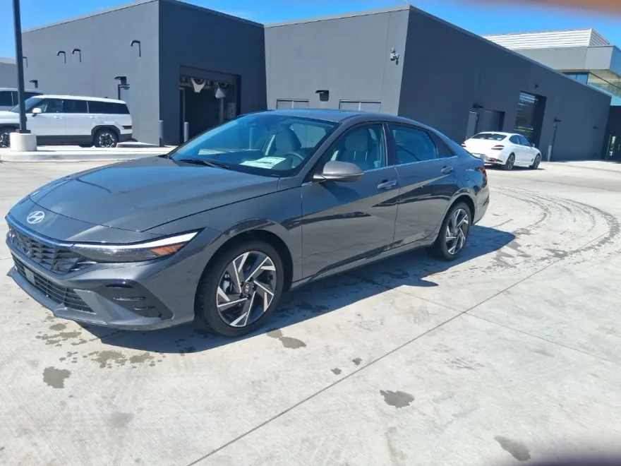 2025 Hyundai Elantra Limited photo 1