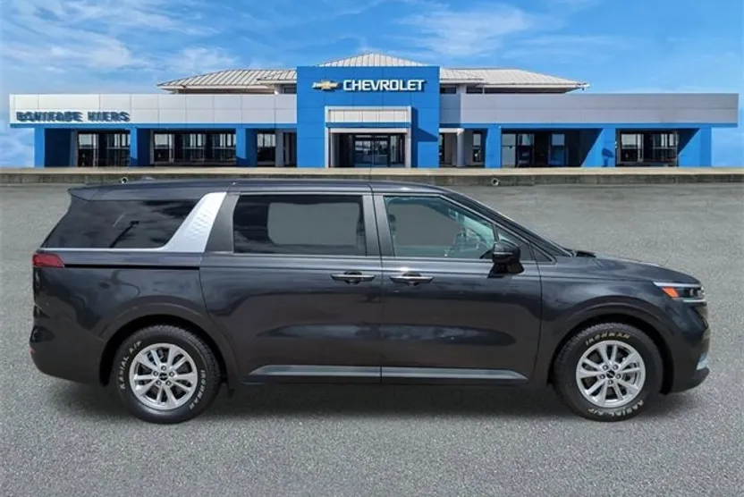 2024 Kia Carnival LX photo 1