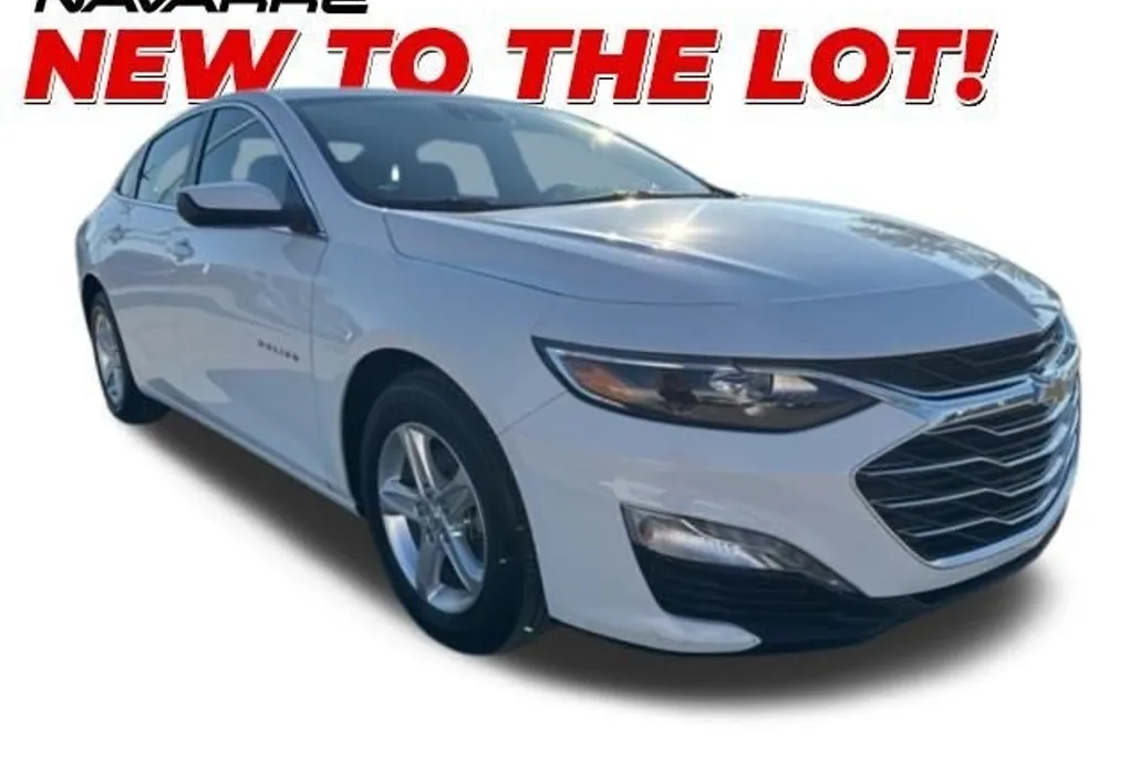 2024 Chevrolet Malibu 1LT photo 1