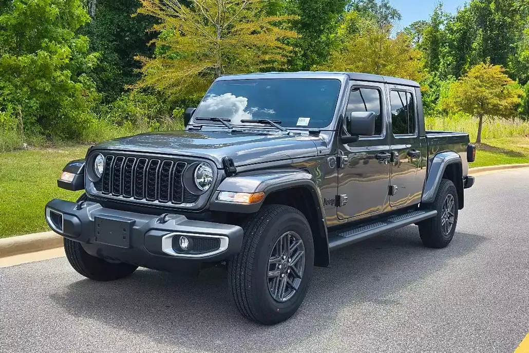 2024 Jeep Gladiator Sport S photo 1