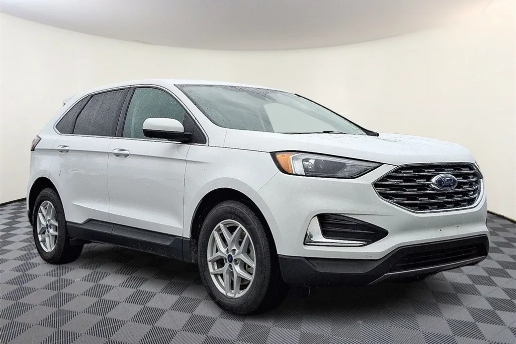 2022 Ford Edge SEL photo 1