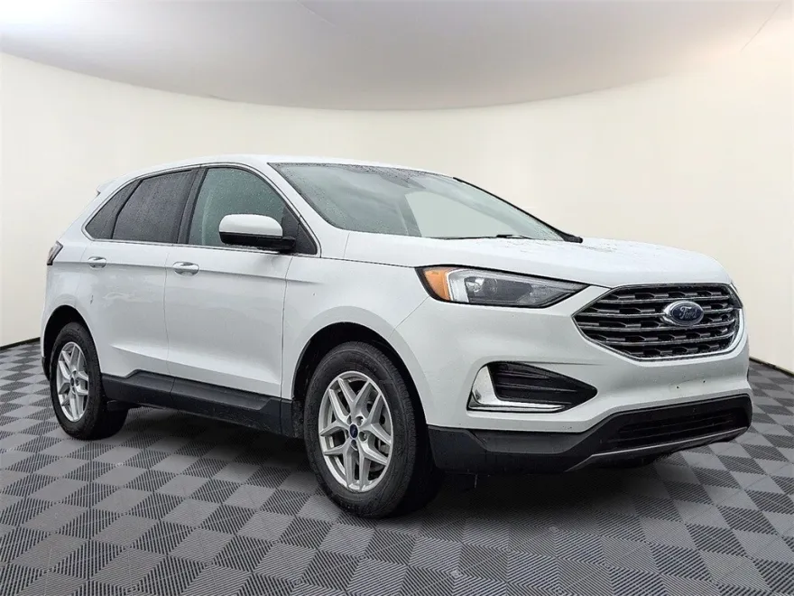2022 Ford Edge SEL photo 1
