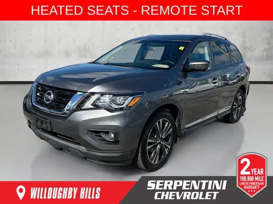 2017 Nissan Pathfinder Platinum photo 1