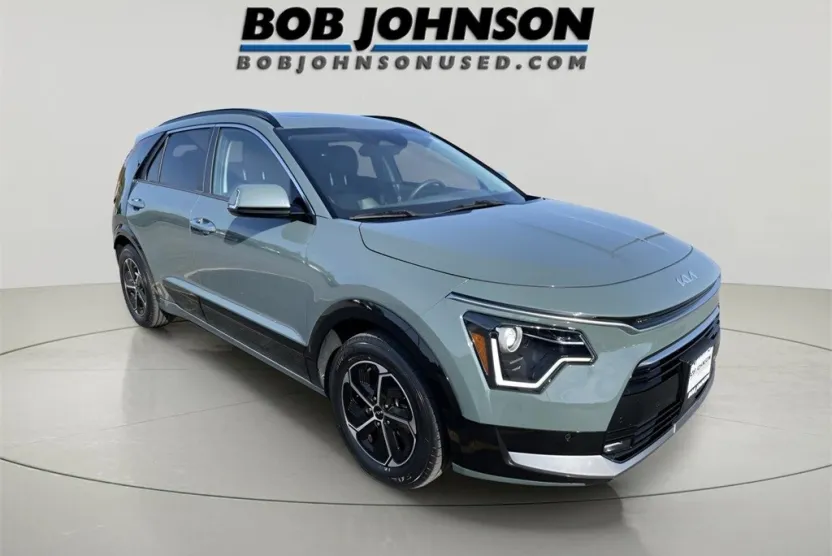 2023 Kia Niro SX photo 1