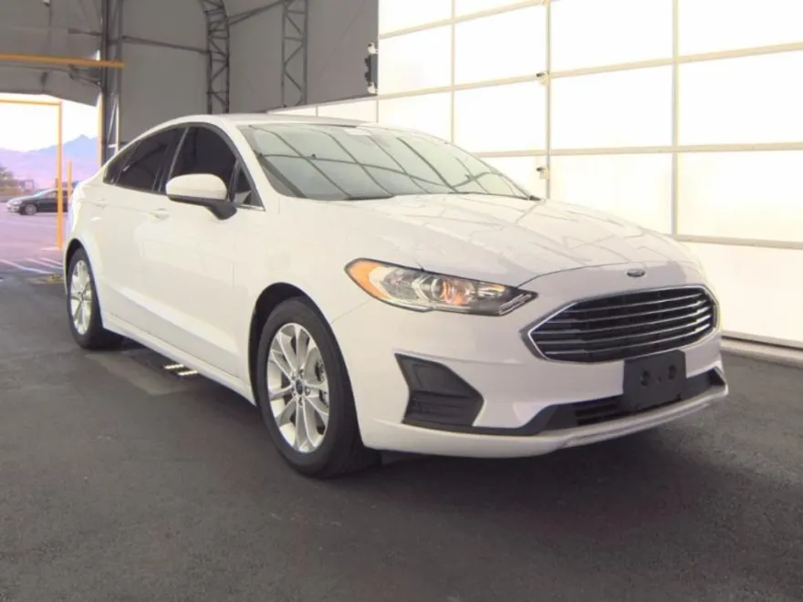 2019 Ford Fusion SE photo 1