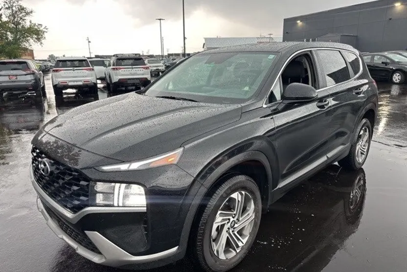 2022 Hyundai Santa Fe SE photo 1