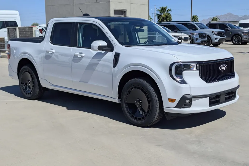 2025 Ford Maverick photo 1