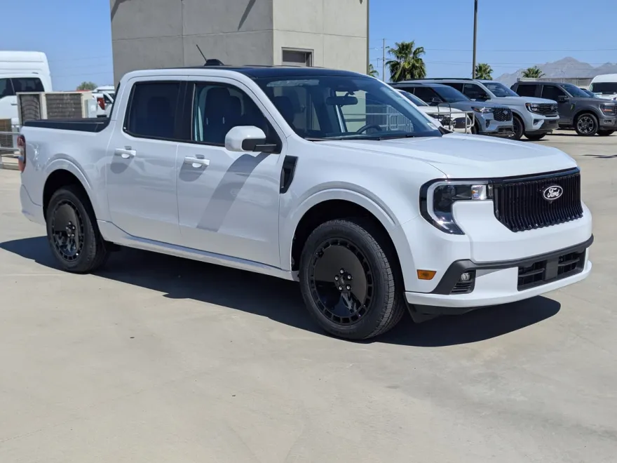 2025 Ford Maverick photo 1