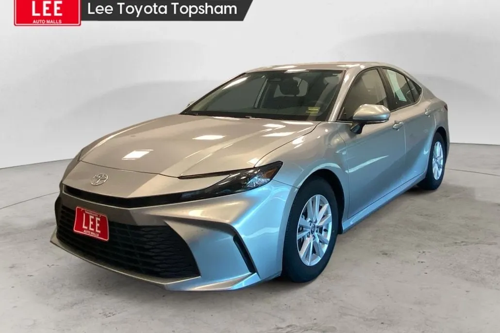 2025 Toyota Camry LE photo 1