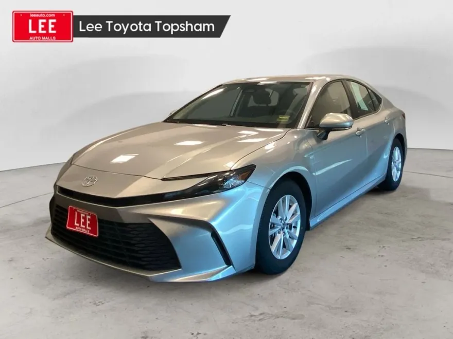 2025 Toyota Camry LE photo 1