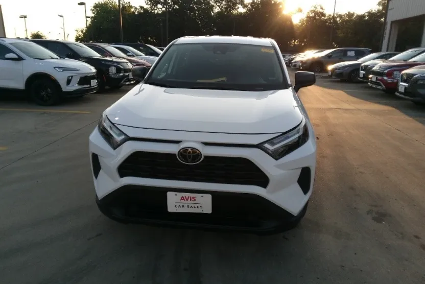 2025 Toyota RAV4 LE photo 1