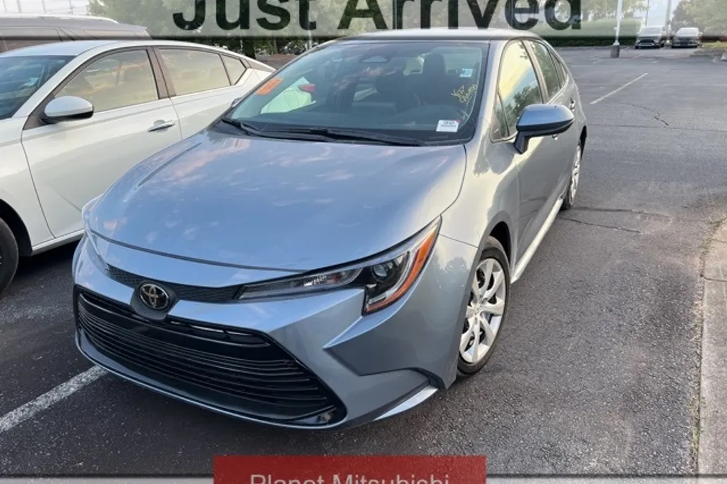 2025 Toyota Corolla LE photo 1