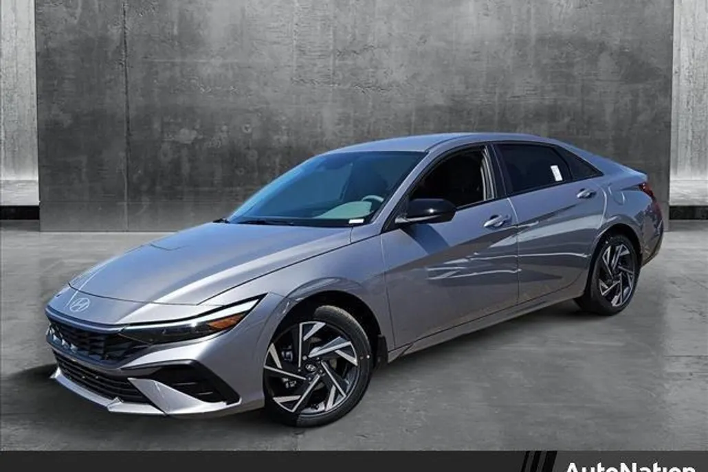 2025 Hyundai Elantra SEL Sport photo 1