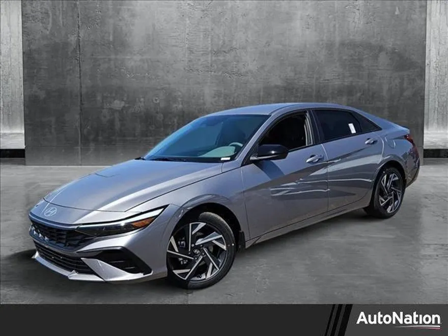 2025 Hyundai Elantra SEL Sport photo 1