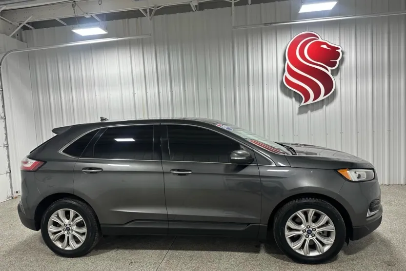 2019 Ford Edge Titanium photo 1