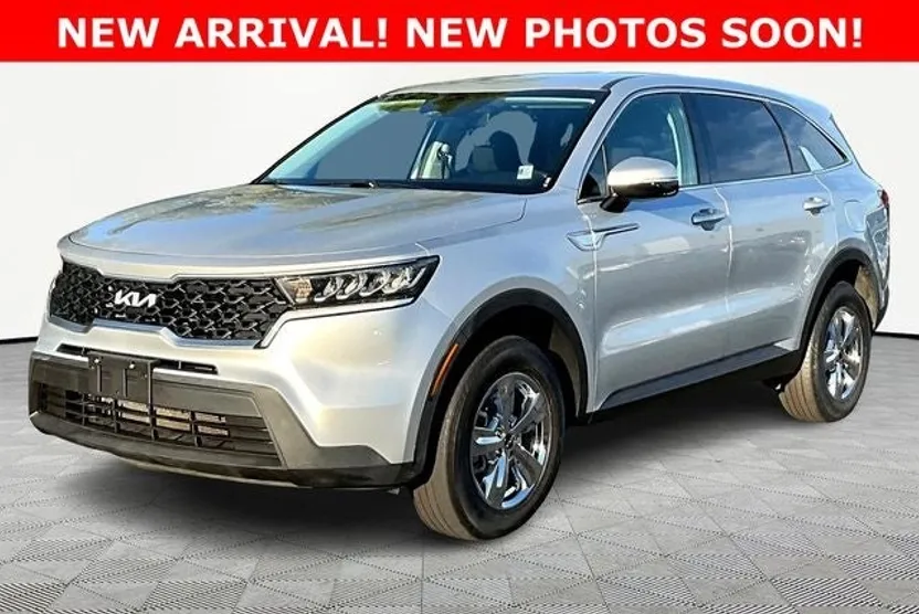 2022 Kia Sorento LX photo 1
