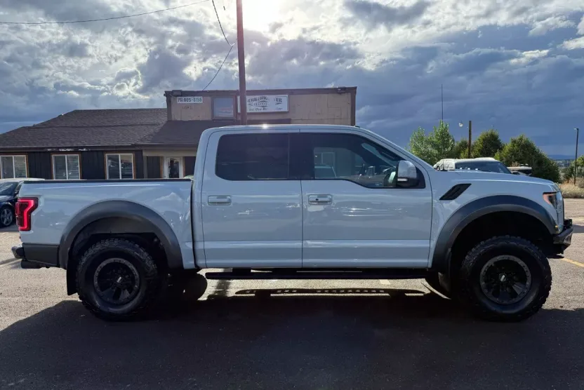 2017 Ford F-150 Raptor photo 1