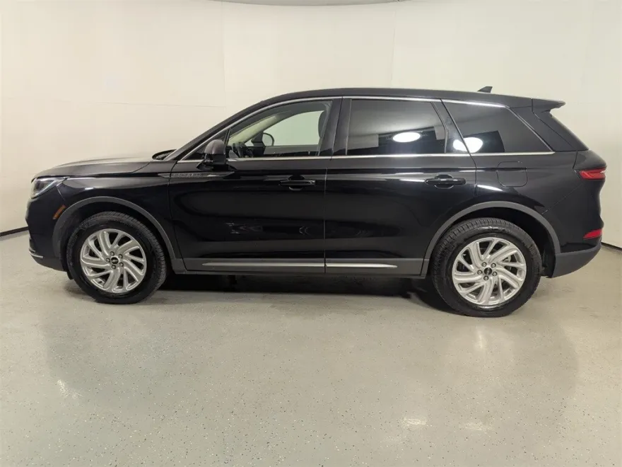 2023 Lincoln Corsair Standard photo 1