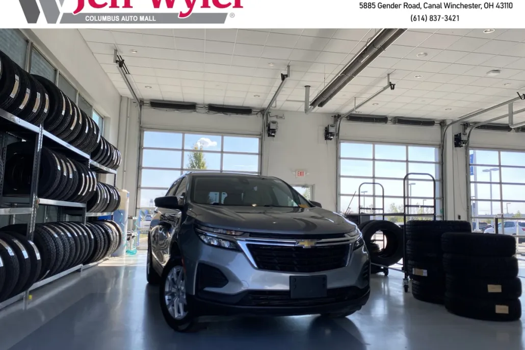 2023 Chevrolet Equinox LS photo 1