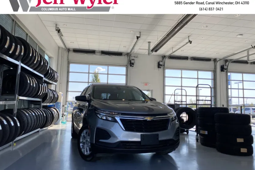 2023 Chevrolet Equinox LS photo 1