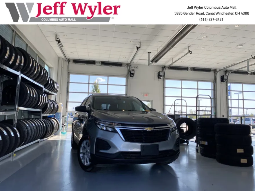2023 Chevrolet Equinox LS photo 1