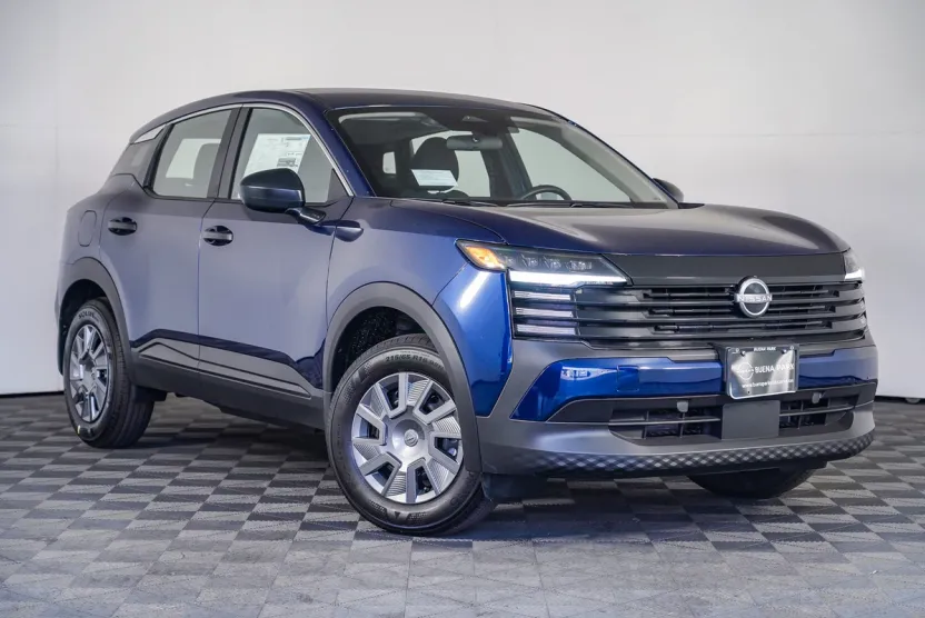 2025 Nissan Kicks S photo 1