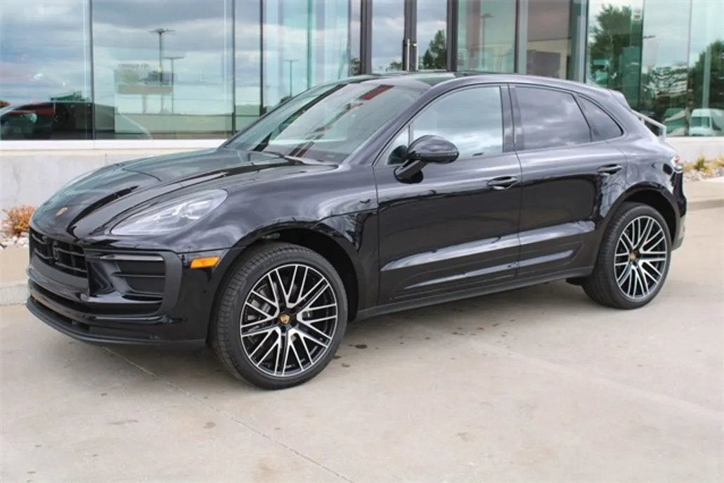 2025 Porsche Macan Base photo 1