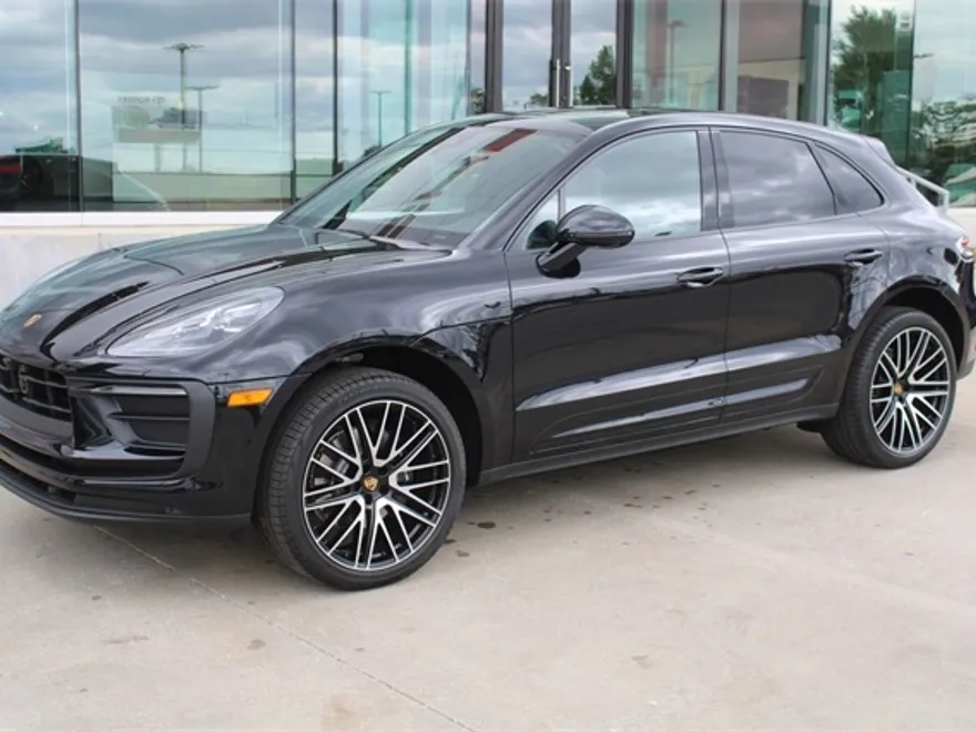 2025 Porsche Macan Base photo 1