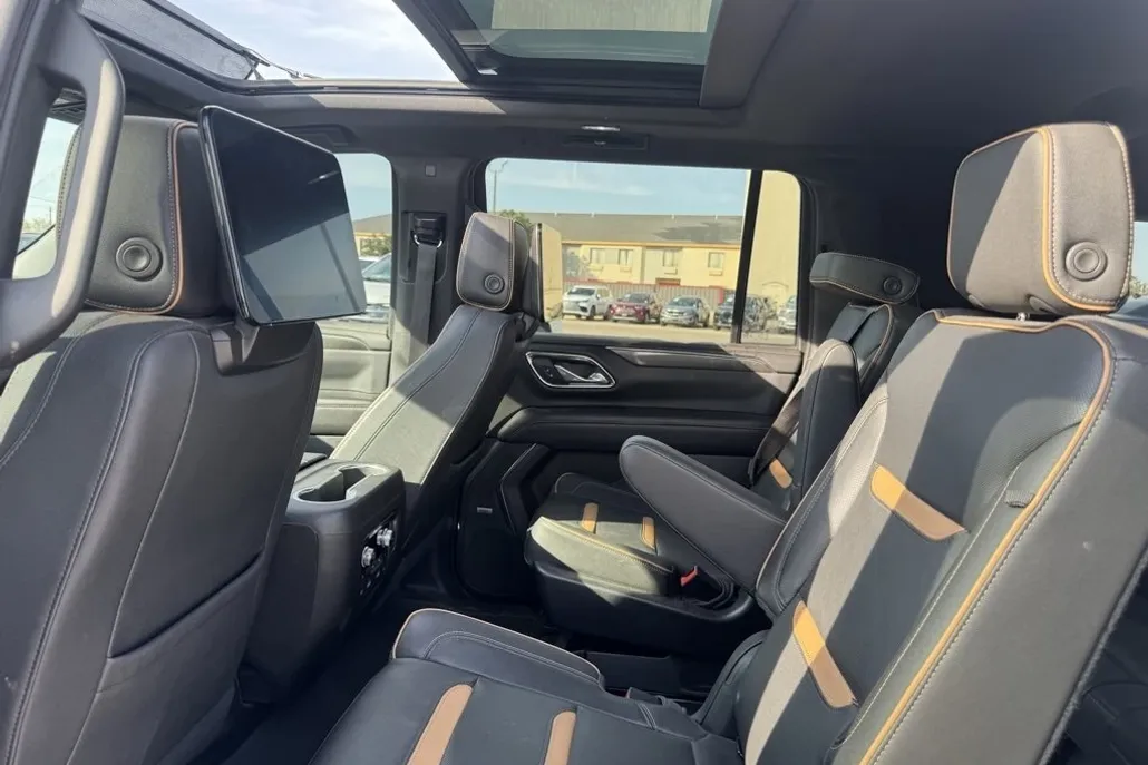 2023 Gmc Yukon XL AT4 photo 1