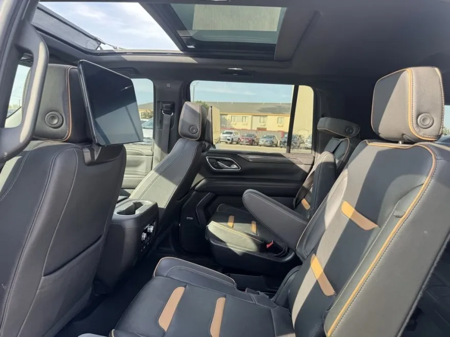 2023 Gmc Yukon XL AT4 photo 1