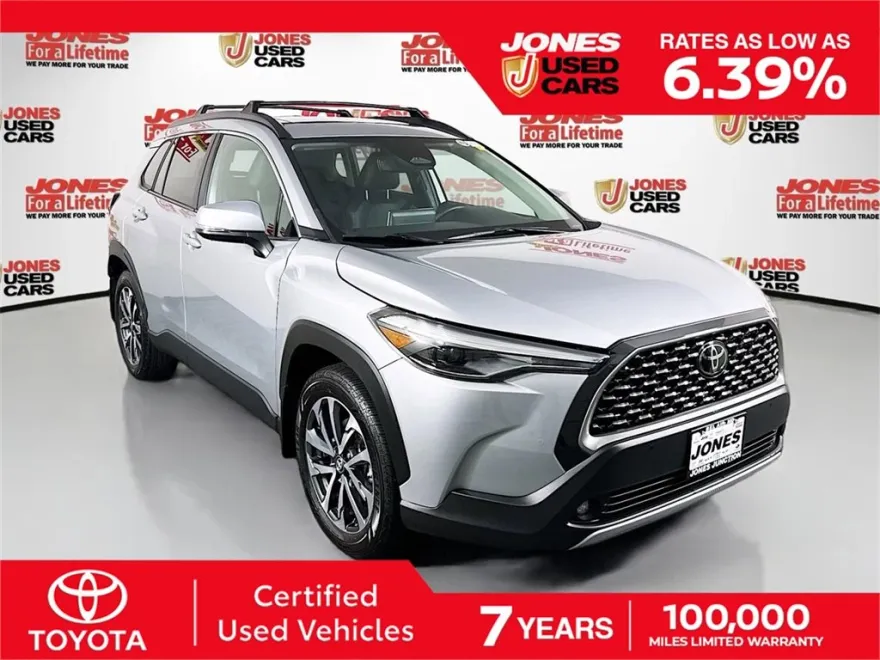 2024 Toyota Corolla Cross XLE photo 1