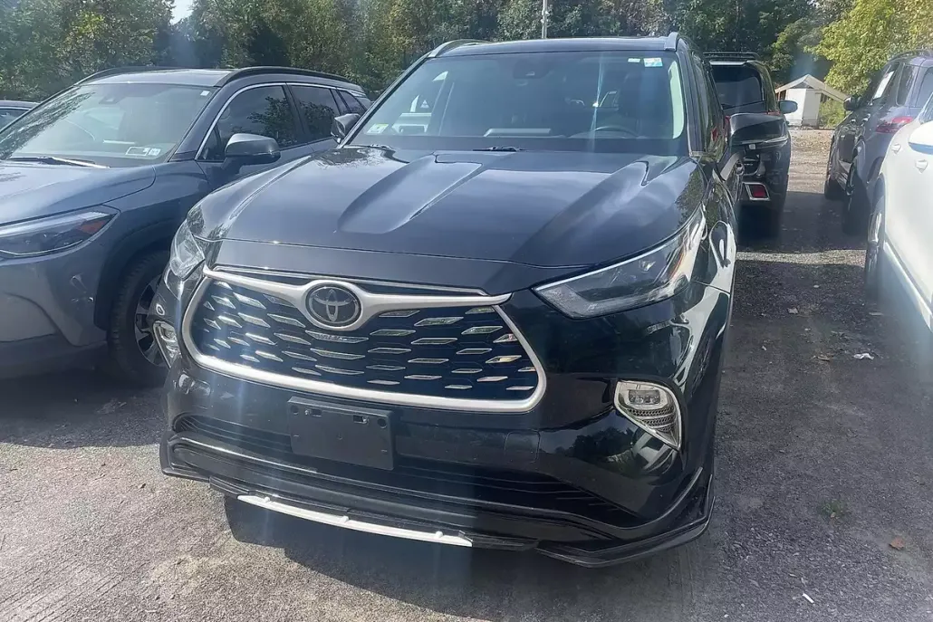 2021 Toyota Highlander XLE photo 1