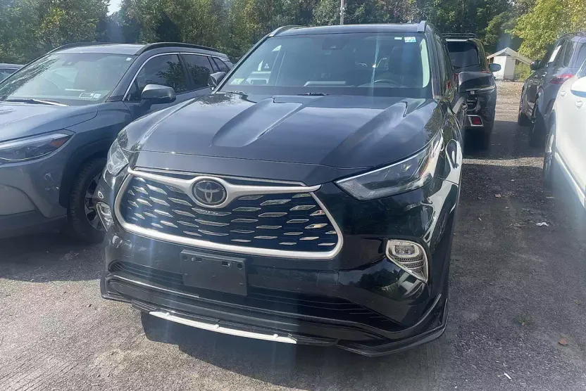 2021 Toyota Highlander XLE photo 1