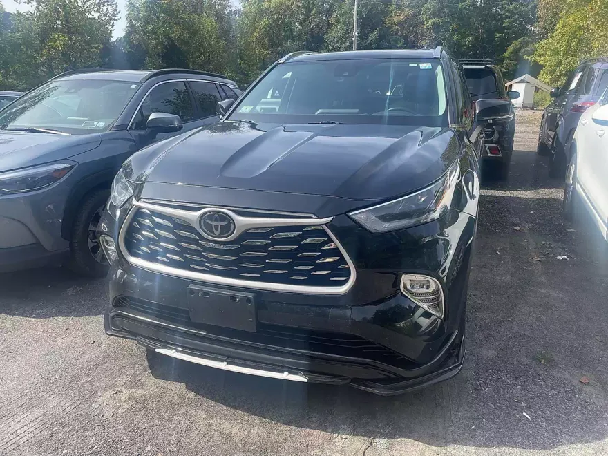 2021 Toyota Highlander XLE photo 1