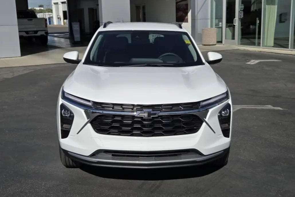 2026 Chevrolet Trax LT photo 1