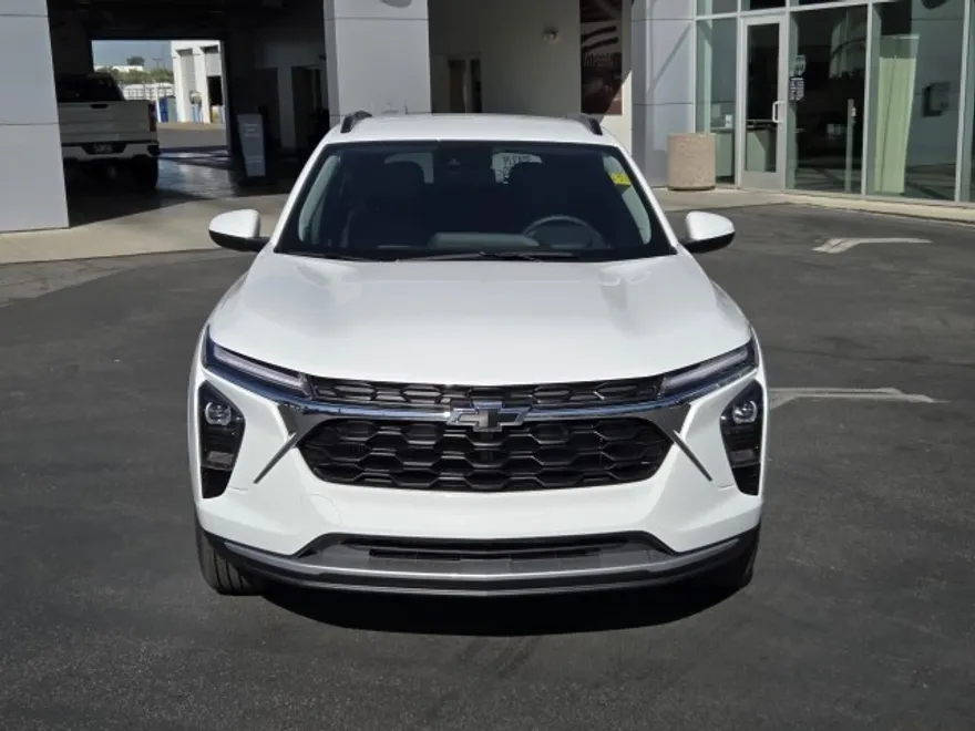 2026 Chevrolet Trax LT photo 1