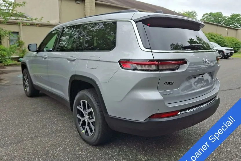 2025 Jeep Grand Cherokee Limited photo 1