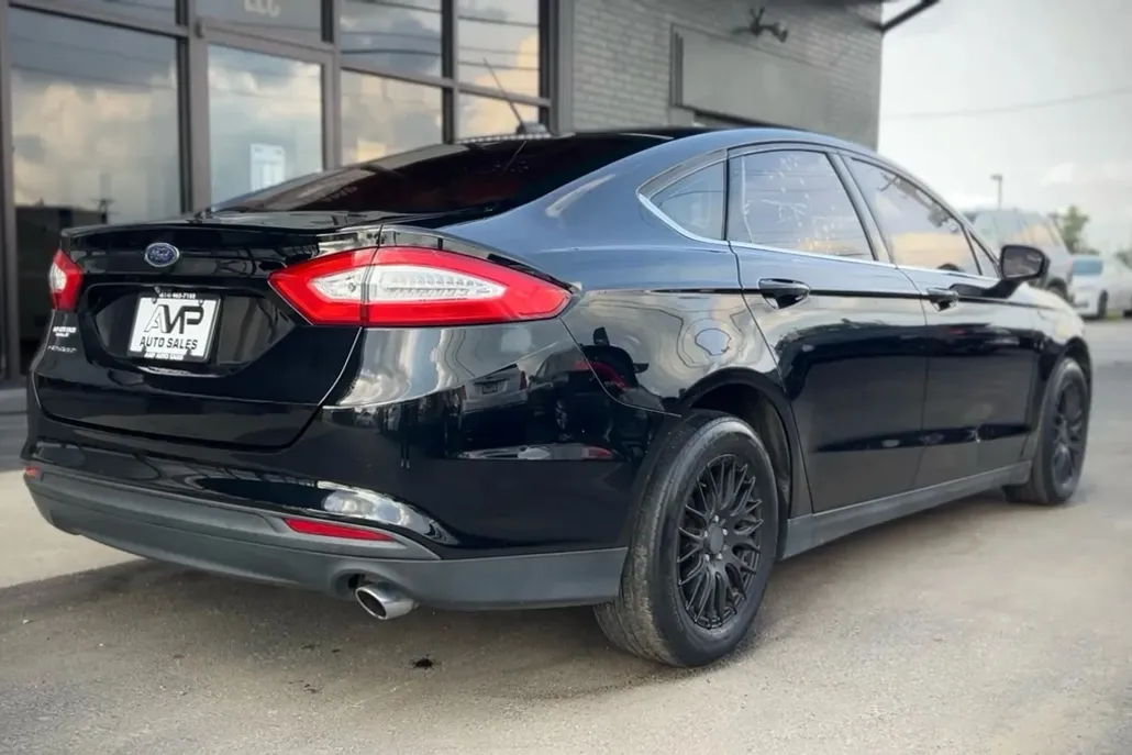 2016 Ford Fusion S photo 1