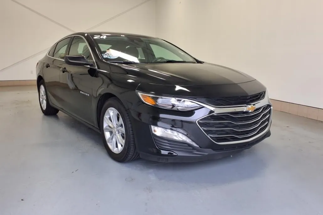 2024 Chevrolet Malibu 1LT photo 1
