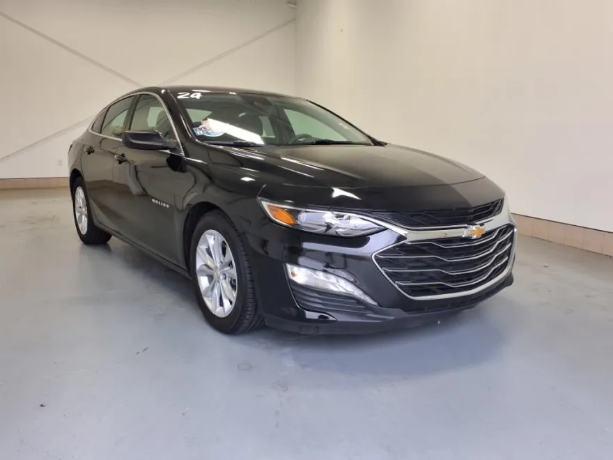 2024 Chevrolet Malibu 1LT photo 1